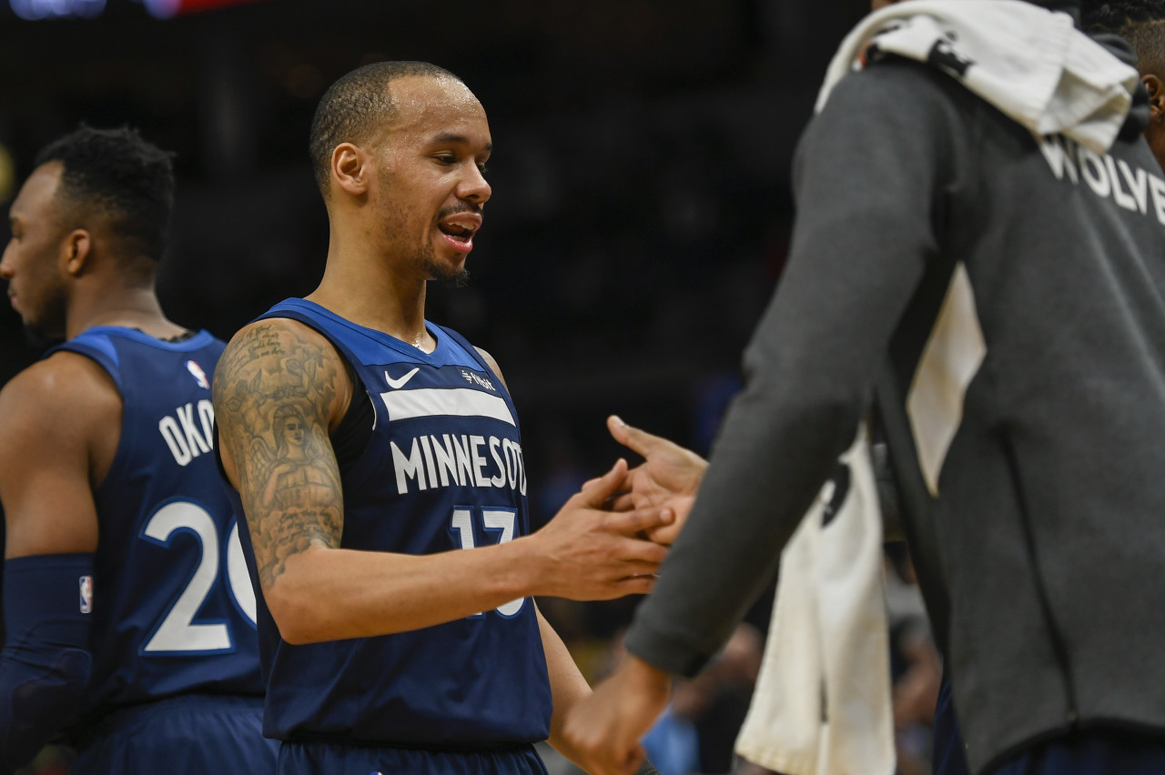 西媒曝亚马尔夜店通宵聚会：参加者不准带手机，女孩可进包厢（西媒称亚马尔通宵赴夜店：现场禁带手机，女性可入包厢）