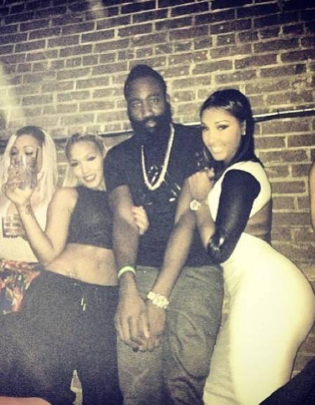 阿拉维斯对阵皇家马德里：西甲第16轮生死之战（阿拉维斯VS皇家马德里：西甲第16轮生死对决）