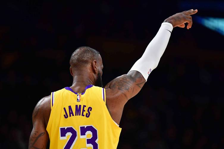 媒体热议中国男篮不敌韩国：球员陷入全运会疲惫期&缺乏稳定持球者（中国男篮不敌韩国引发热议：全运疲劳显现，稳定持球点缺失）