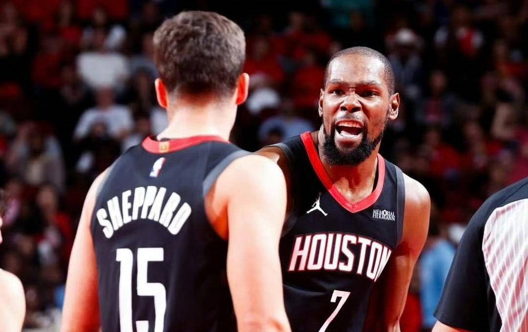 CBA季中杯淘汰赛对阵出炉：广东大战上海 广厦山西晋级稳了？（CBA季中杯淘汰赛揭晓：广东对阵上海，广厦与山西晋级有多稳？）