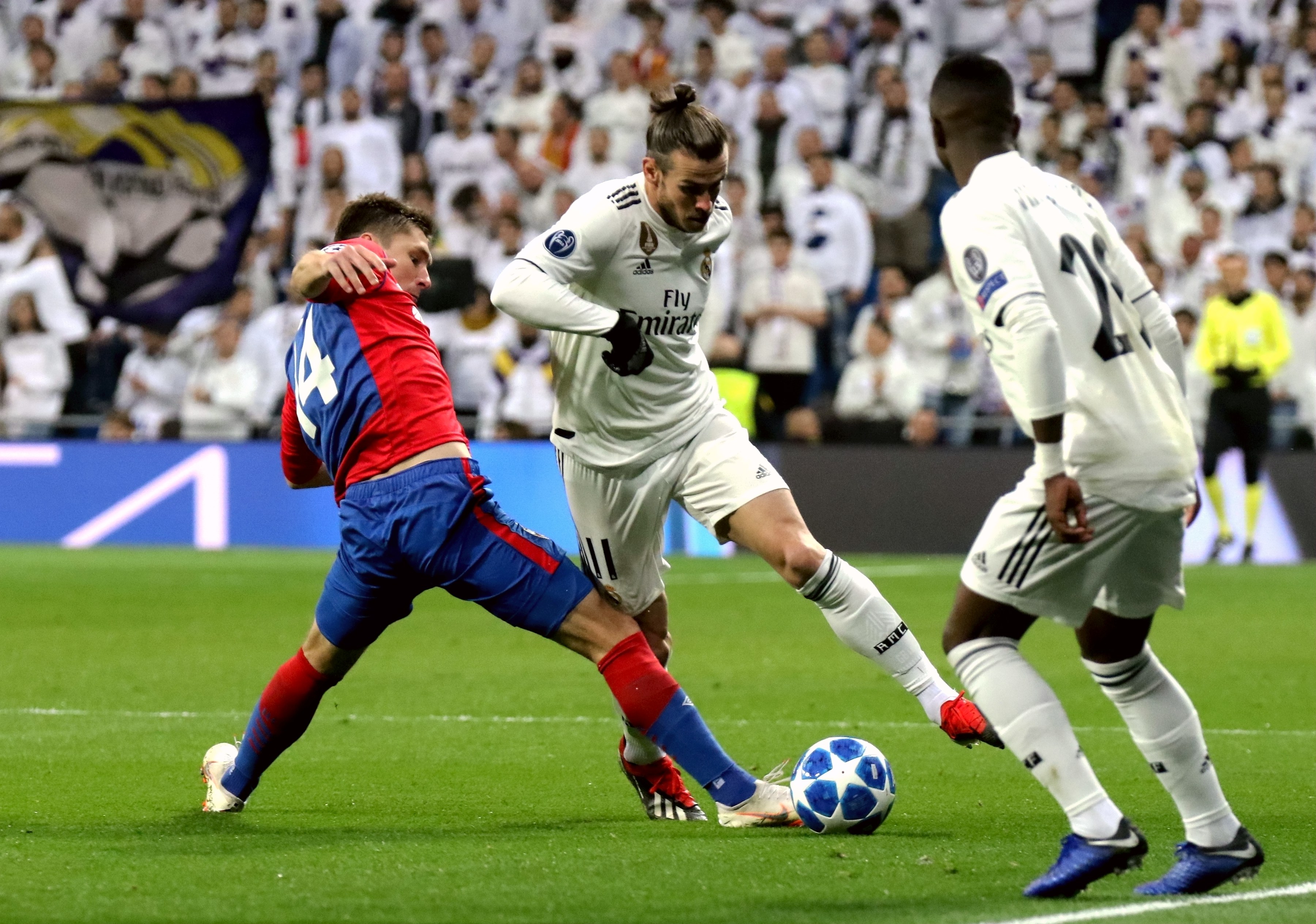 记者：佩德里因拉伤不会前往黄潜客场比赛，但伤势并不严重（因拉伤不随队客战黄潜，佩德里伤情无大碍）