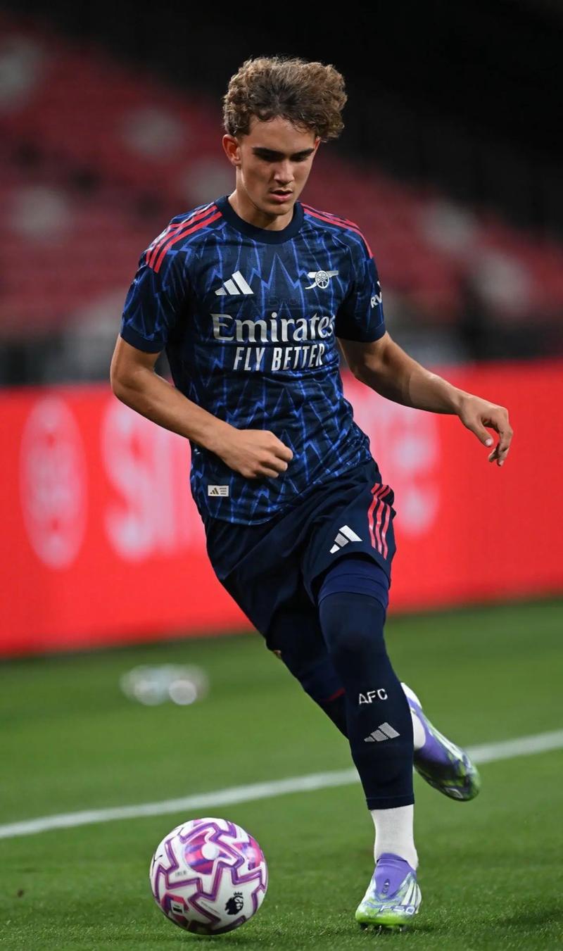 西甲：巴萨锋线爆发 3-0击败塞尔塔（西甲：巴萨锋线火力全开 3-0完胜塞尔塔）