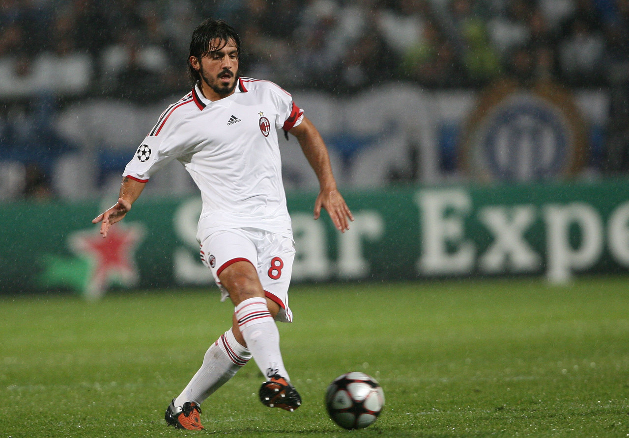 里程碑，国安后卫李磊已代表中国俱乐部出战300场比赛（国安后卫李磊达成里程碑：代表国内俱乐部出战300场）