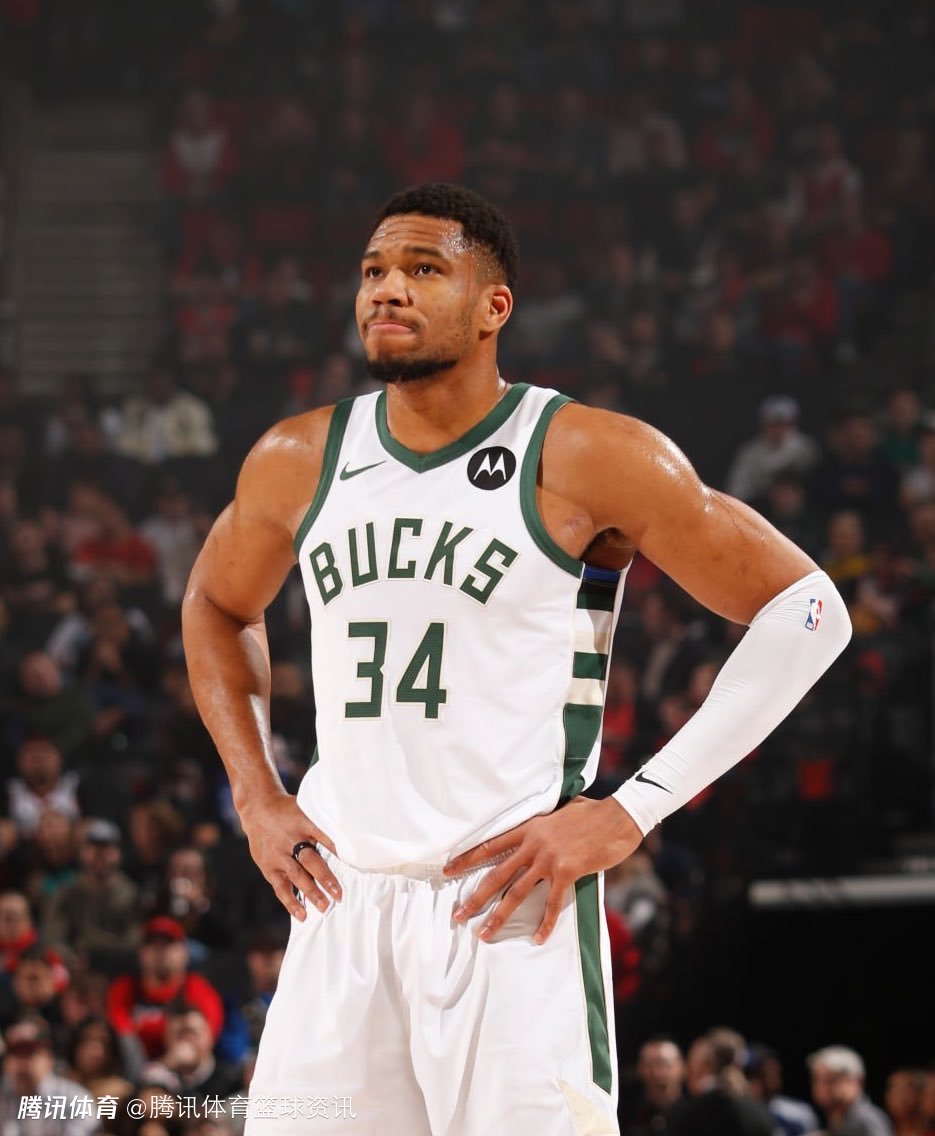 巴媒：奥斯卡近期饱受伤病困扰，他正考虑与圣保罗解约并退役（巴西媒体：因伤病困扰，奥斯卡或将与圣保罗解约并选择退役）