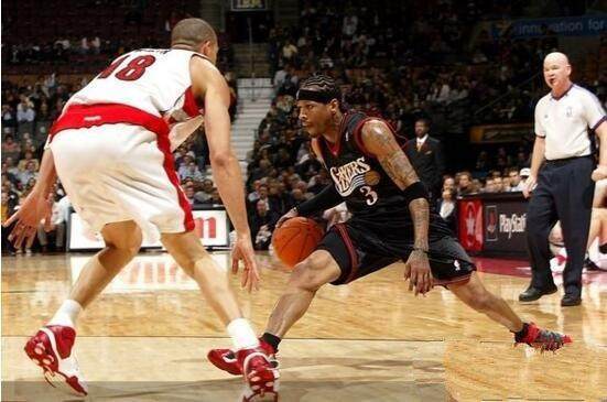 德媒：拜仁密切关注艾希霍恩，赫塔希望将解约金提高至2000万（德媒：拜仁持续关注艾希霍恩，赫塔拟将解约金上调至2000万）