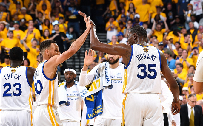 黄健翔谈中国女足0-8惨败：选材应整体性向大型化发展？（黄健翔评中国女足0-8失利：选材是否该走整体大个化路线？）