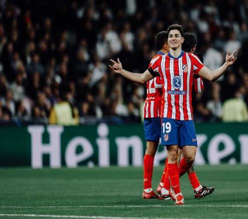 德甲半场：安塞尔米诺建功，多特蒙德暂1-0勒沃库森（半场战报：安塞尔米诺破门，多特蒙德暂以1-0领先勒沃库森）