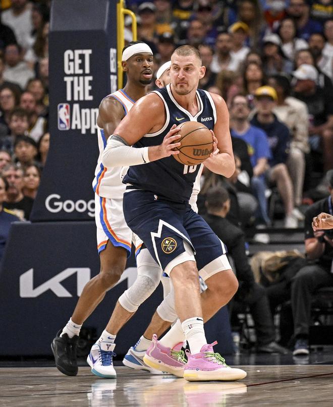 皇马客场4-3奥林匹亚科斯，姆巴佩大四喜，维尼修斯两助攻（姆巴佩独造四球、维尼修斯送出两助，皇马客场4-3险胜奥林匹亚科斯）